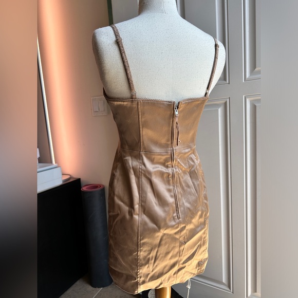 Aritzia - Wilfred Satin Beige Dress - Picture 2 of 6